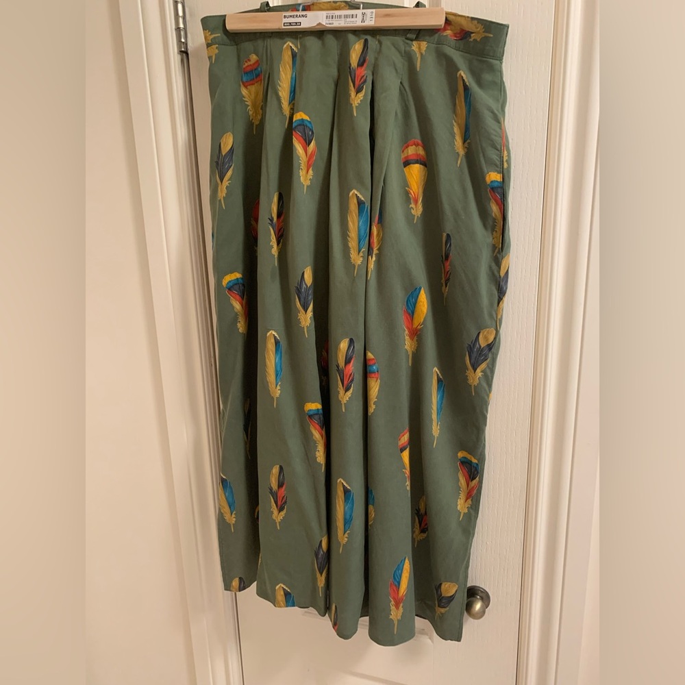 With pockets, vintage Green kaki Skirt with Colorful Feather Print